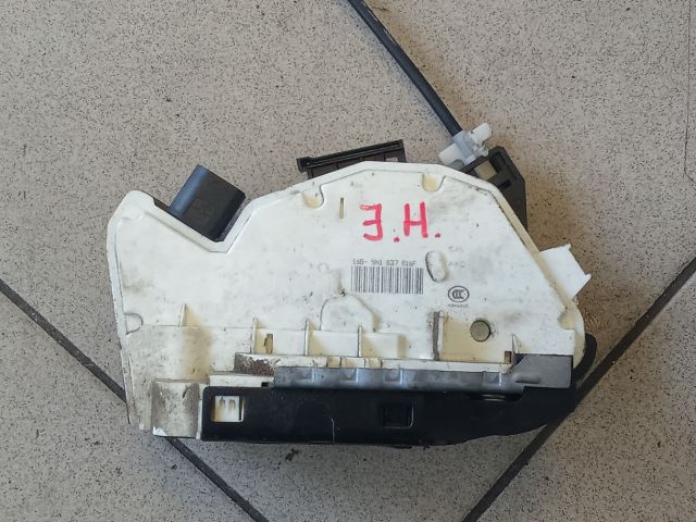 bontott VW TIGUAN Jobb hátsó Ajtózár