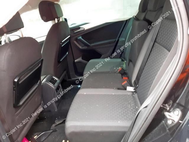bontott VW TIGUAN Jobb hátsó Csomagtér Burkolat (Műanyag)