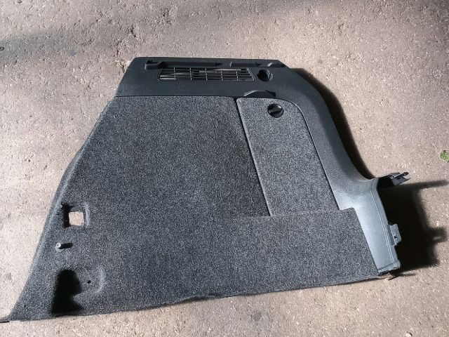 bontott VW TIGUAN Jobb hátsó Csomagtér Burkolat (Műanyag)