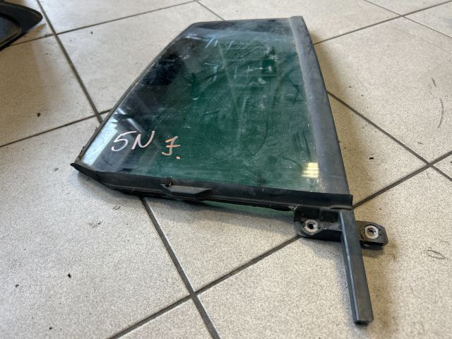 bontott VW TIGUAN Jobb hátsó Fixüveg (Ajtóban)