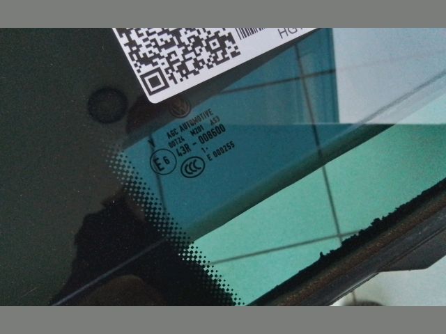 bontott VW TIGUAN Jobb hátsó Fixüveg (Ajtóban)