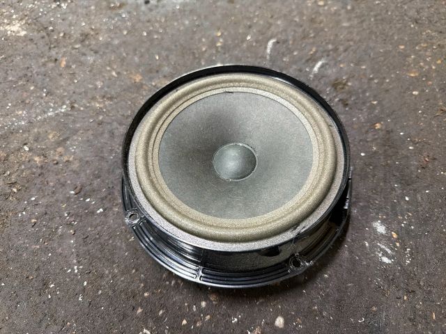 bontott VW TIGUAN Jobb hátsó Hangszóró