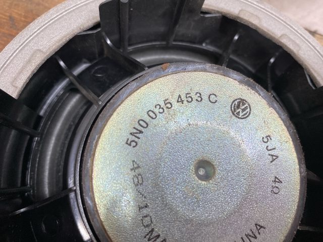 bontott VW TIGUAN Jobb hátsó Hangszóró