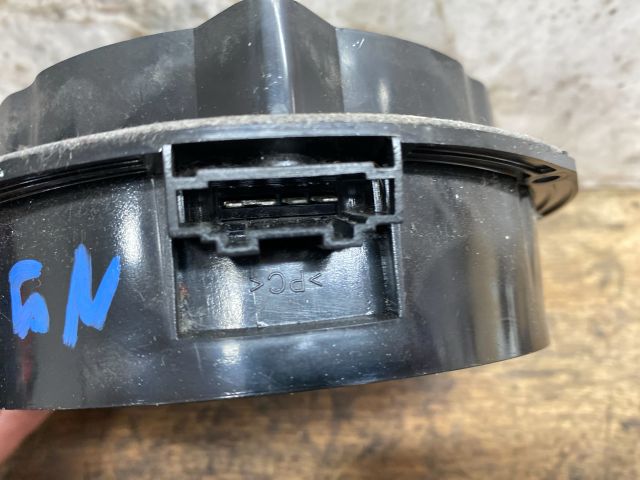 bontott VW TIGUAN Jobb hátsó Hangszóró