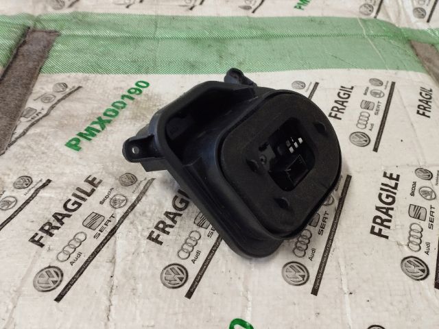 bontott VW TIGUAN Jobb Hátsó Lámpa Foglalat