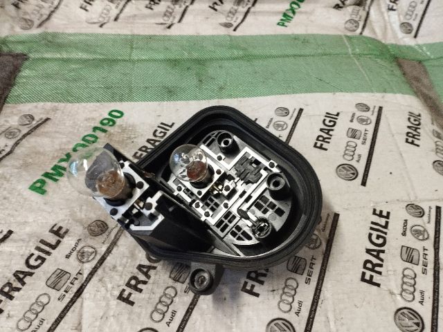 bontott VW TIGUAN Jobb Hátsó Lámpa Foglalat