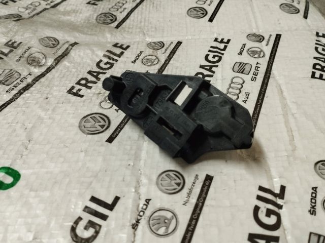 bontott VW TIGUAN Jobb Hátsó Lámpa Foglalat