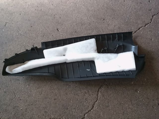 bontott VW TIGUAN Jobb hátsó Ülés melletti Kárpit