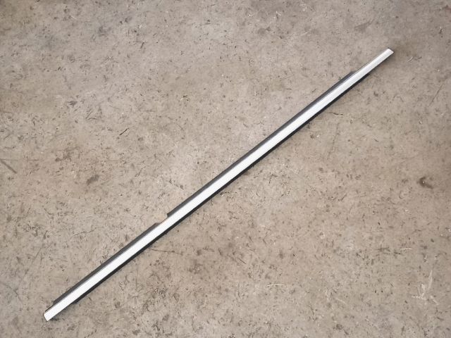 bontott VW TIGUAN Jobb hátsó Vízlehúzó Gumicsík