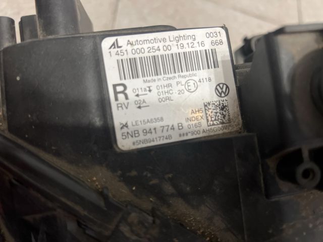 bontott VW TIGUAN Jobb Ledes Fényszóró