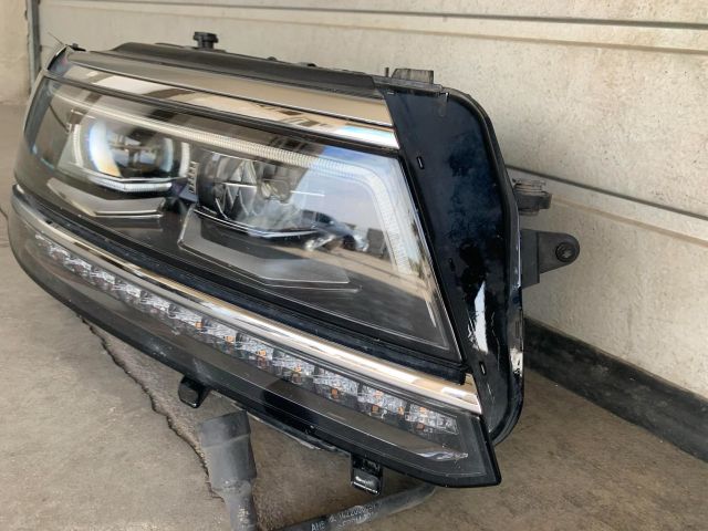 bontott VW TIGUAN Jobb Ledes Fényszóró