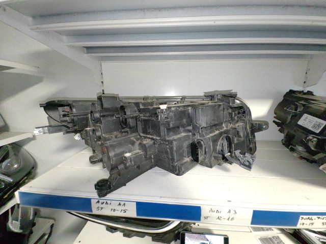 bontott VW TIGUAN Jobb Ledes Fényszóró