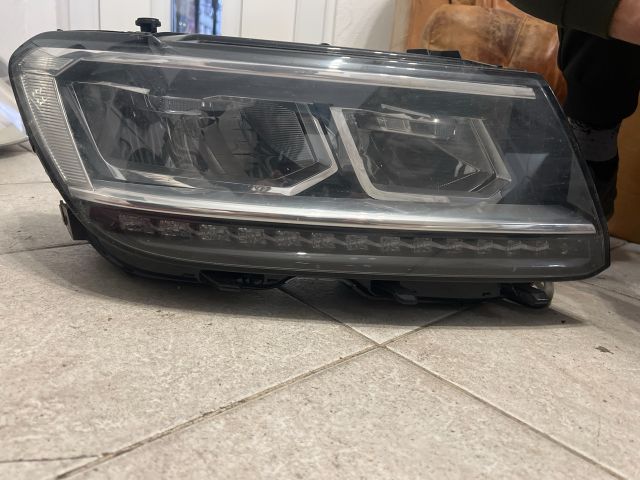 bontott VW TIGUAN Jobb Ledes Fényszóró