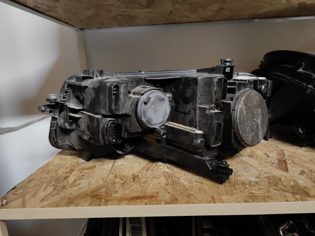 bontott VW TIGUAN Jobb Ledes Fényszóró