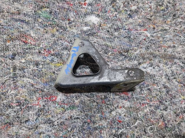 bontott VW TIGUAN Jobb Sárvédő Oldaltartó