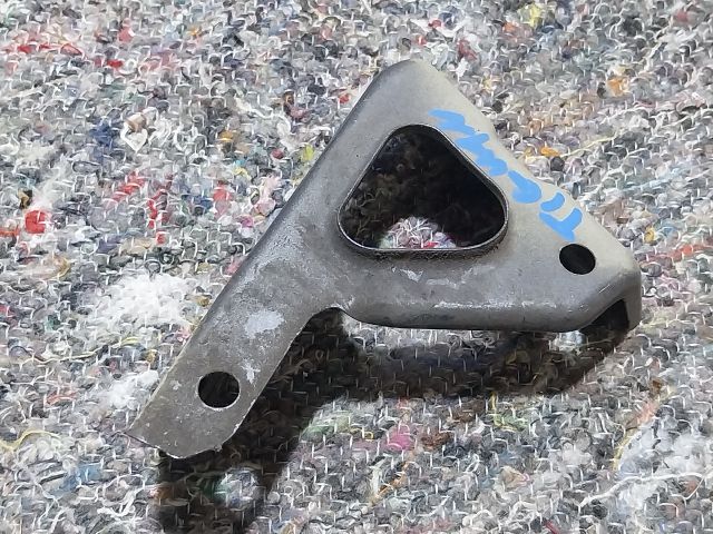 bontott VW TIGUAN Jobb Sárvédő Oldaltartó