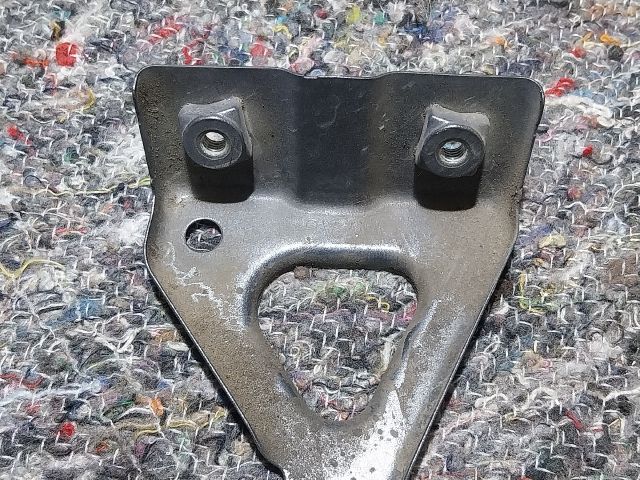 bontott VW TIGUAN Jobb Sárvédő Oldaltartó