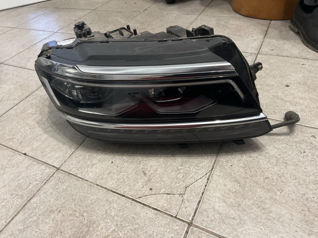 bontott VW TIGUAN Jobb Xenon Fényszóró