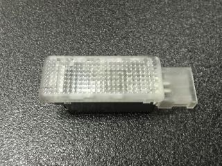 bontott VW TIGUAN Kesztyűtartó Világítás