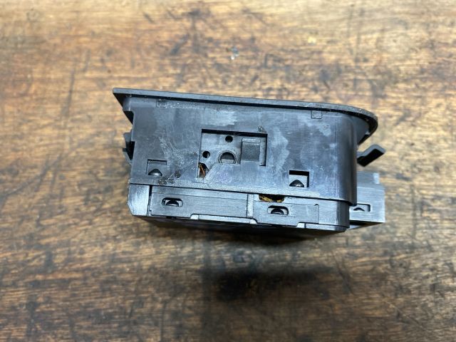 bontott VW TIGUAN Kézifék Kapcsoló