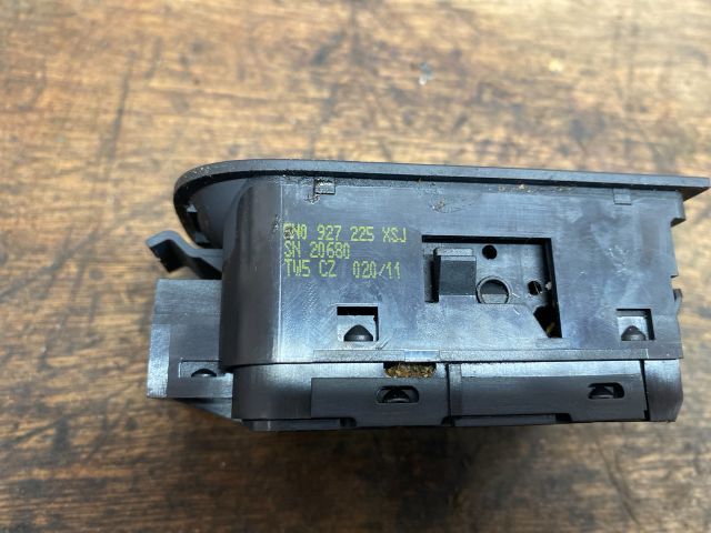 bontott VW TIGUAN Kézifék Kapcsoló