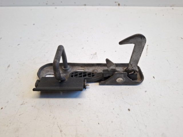 bontott VW TIGUAN Motorháztető Biztonsági Kampó