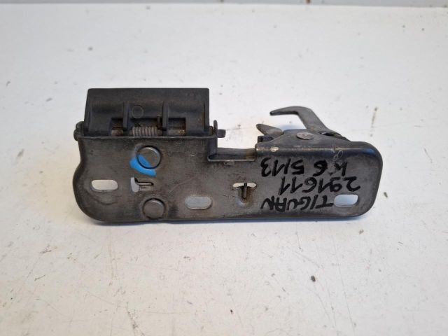 bontott VW TIGUAN Motorháztető Biztonsági Kampó