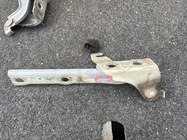 bontott VW TIGUAN Motorháztető Jobb Zsanér