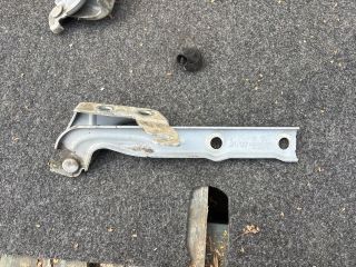 bontott VW TIGUAN Motorháztető Jobb Zsanér