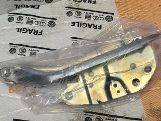 bontott VW TIGUAN Motorháztető Jobb Zsanér