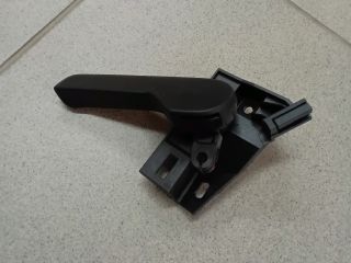 bontott VW TIGUAN Motorháztető Nyitó Kar / Gomb