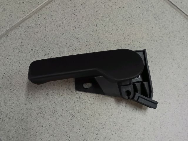 bontott VW TIGUAN Motorháztető Nyitó Kar / Gomb