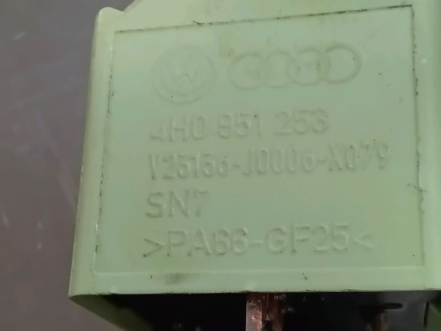 bontott VW TIGUAN Relé