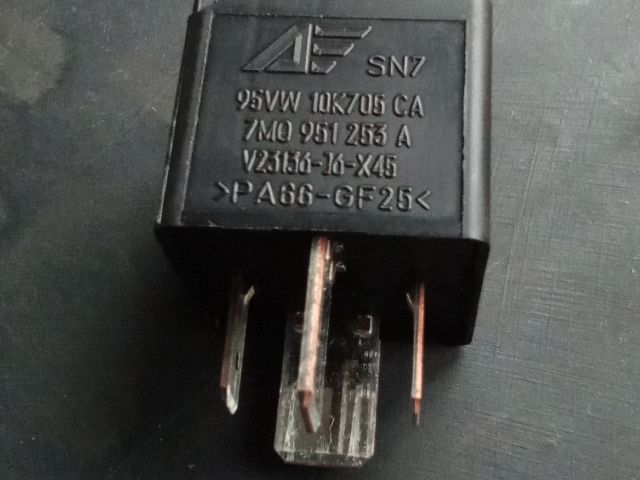 bontott VW TIGUAN Relé