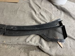 bontott VW TIGUAN Szélvédő Alatti Műanyag Elem