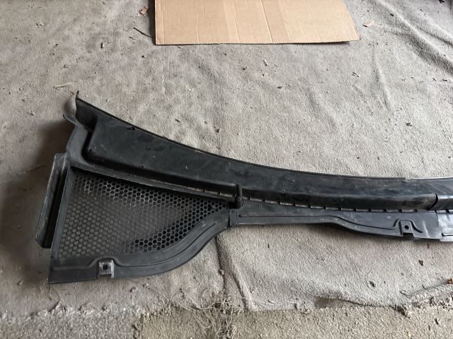 bontott VW TIGUAN Szélvédő Alatti Műanyag Elem