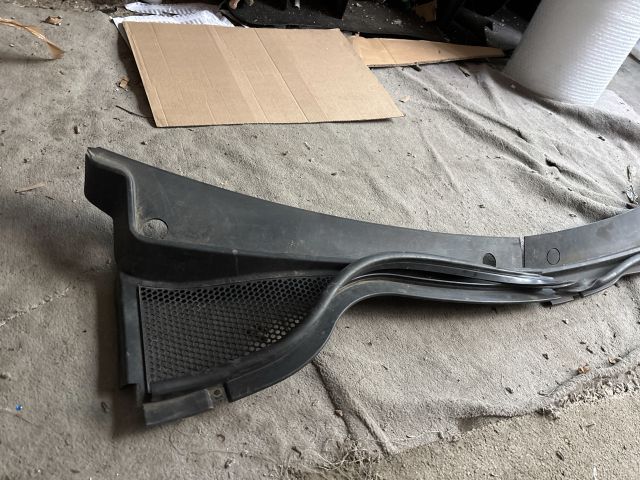 bontott VW TIGUAN Szélvédő Alatti Műanyag Elem