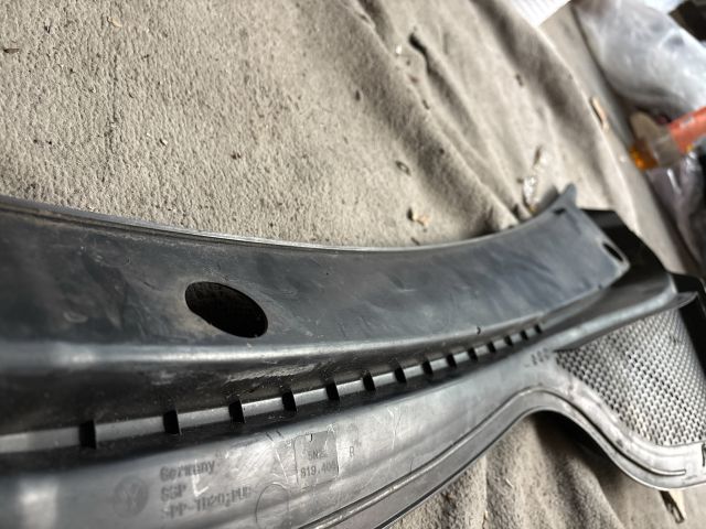 bontott VW TIGUAN Szélvédő Alatti Műanyag Elem