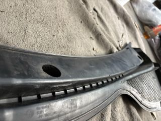 bontott VW TIGUAN Szélvédő Alatti Műanyag Elem