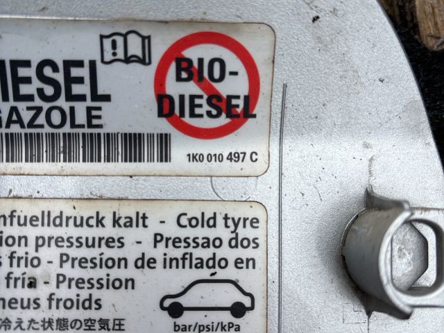 bontott VW TIGUAN Tankajtó