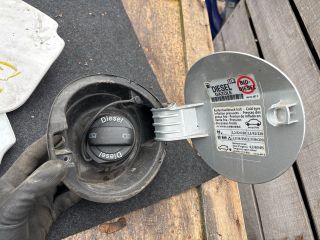 bontott VW TIGUAN Tankajtó