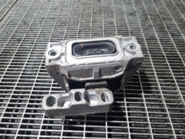 bontott VW TIGUAN Tartó Bak