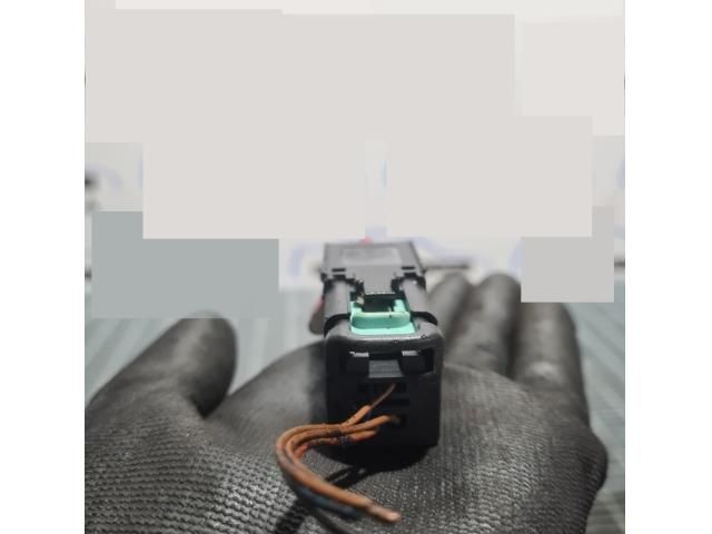 bontott VW TIGUAN Vészvillogó Kapcsoló