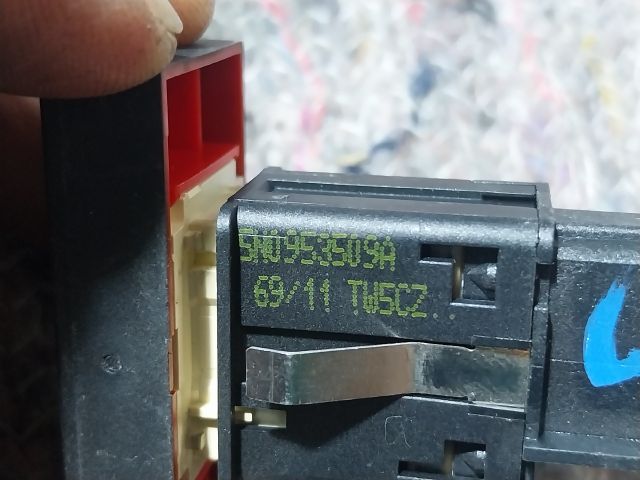 bontott VW TIGUAN Vészvillogó Kapcsoló