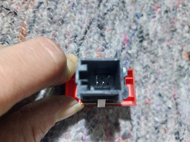 bontott VW TIGUAN Vészvillogó Kapcsoló