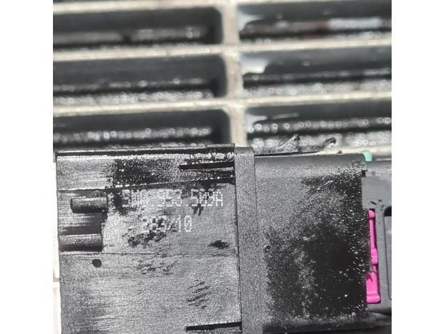 bontott VW TIGUAN Vészvillogó Kapcsoló