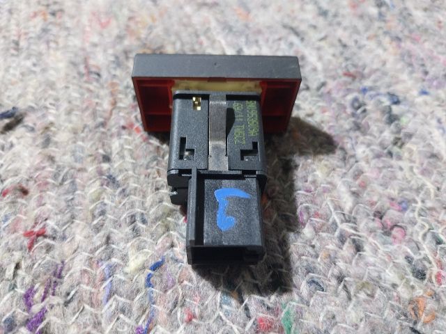 bontott VW TIGUAN Vészvillogó Kapcsoló