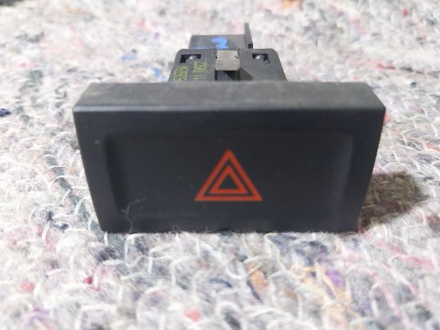 bontott VW TIGUAN Vészvillogó Kapcsoló