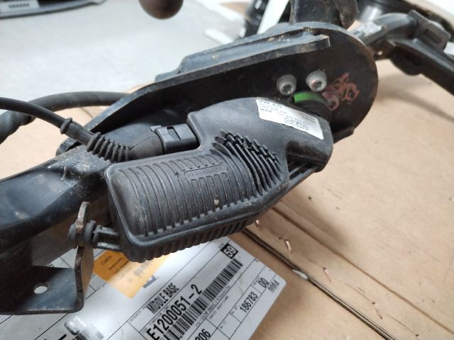 bontott VW TIGUAN Vonóhorog