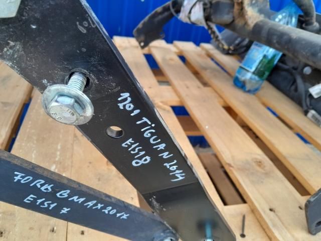 bontott VW TIGUAN Vonóhorog